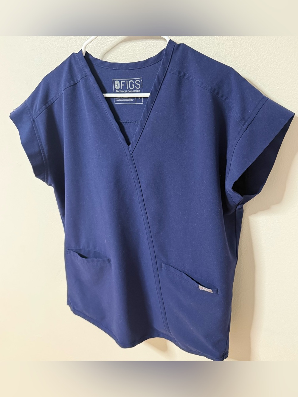 FIGS Taza Scrub Top Navy Retired TW2008 Cut 1196 Medical Scrub Short Sleeve S